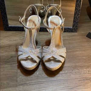 Gianni Bini Size 6 Sparkly Silver Heels
